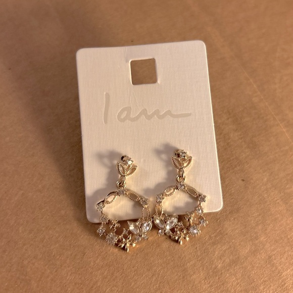 NWT Floral Crystal Gold Earrings - Picture 6 of 6